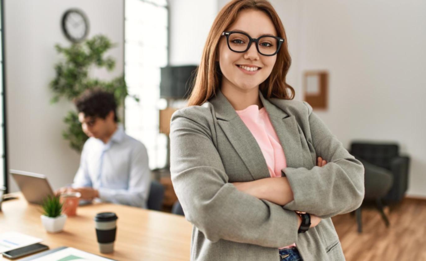 Teilnehmer arbeiten gemeinsam an betriebswirtschaftlichen Analysen